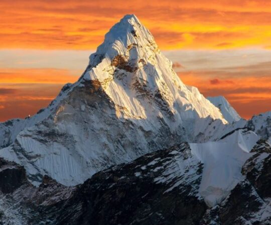 Everest + Mountain+ view