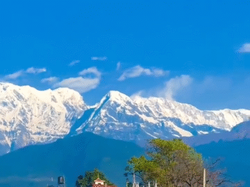 Scenic view of Annapurna Circuit trail and Thorong La Pass